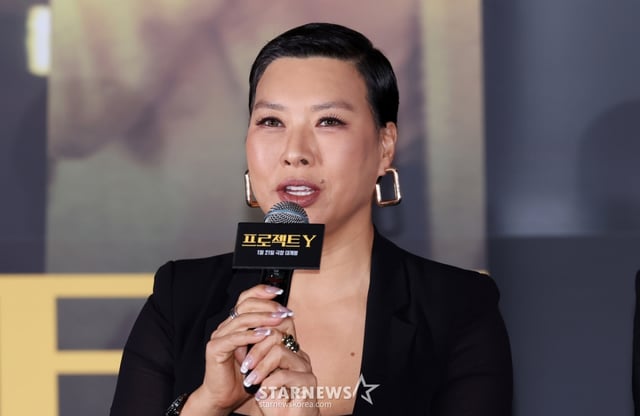 [서울=뉴시스] 김혜진 기자 = 배우 정영주가 8일 오전 서울 송파구 롯데시네마 월드타워점에서 열린 영화 '프로젝트 Y'(감독 이환) 언론시사회에서 인사말을 하고 있다. 2026.01.08. jini@newsis.com /사진=김혜진