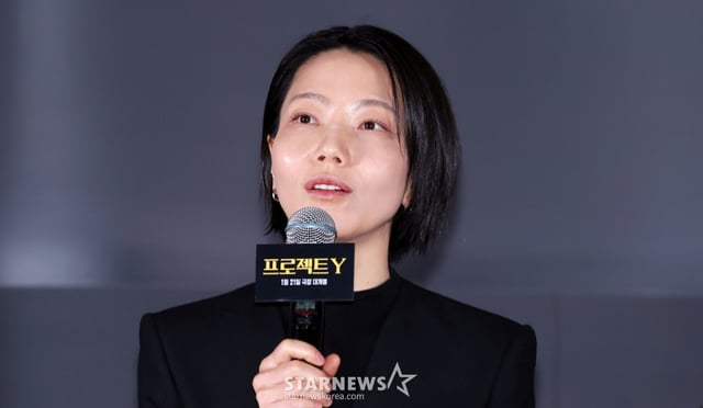 [서울=뉴시스] 김혜진 기자 = 배우 김신록이 8일 오전 서울 송파구 롯데시네마 월드타워점에서 열린 영화 '프로젝트 Y'(감독 이환) 언론시사회에서 인사말을 하고 있다. 2026.01.08. jini@newsis.com /사진=김혜진