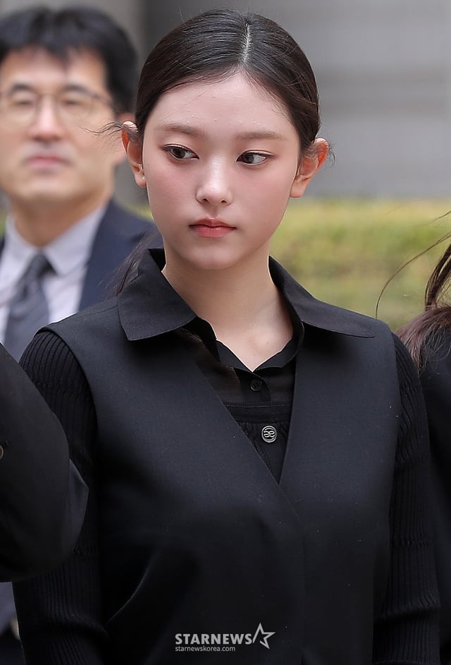 어도어가 뉴진스(NJZ) 멤버들을 상대로 제기한 '기획사 지위보전 및 광고계약 체결 등 금지 가처분' 첫 심문기일이 2025년 3월 7일 오전 서울 서초구 중앙지방법원에서 열린 가운데 걸그룹 뉴진스 해린이 공판을 마친 뒤 입장을 밝히고 있다. 2025.03.07 /사진=김창현 chmt@