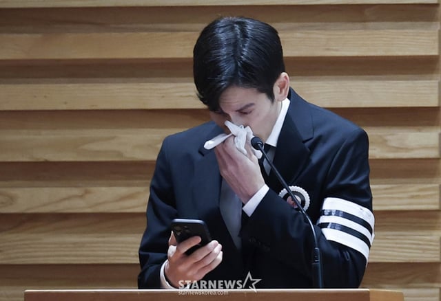 9일 오전 서울 중구 명동성당에서 진행된 故 안성기 영결식에서 고인의 아들 안다빈씨가 인사말을 하고 있다./2026.01.09 /사진=김휘선 hwijpg@