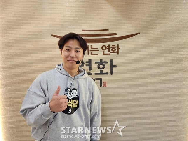 10일 '강식당3' 행사 도중 인터뷰를 하고 있는 강민호. /사진=박수진 기자