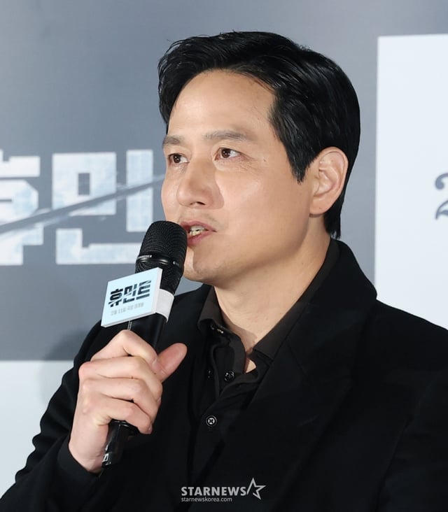 (서울=뉴스1) 권현진 기자 = 배우 박해준이 12일 서울 광진구 롯데시네마 건대입구에서 열린 영화 '휴민트‘감독 류승완) 제작보고회에 참석해 인사말을 하고 있다. '휴민트'는 비밀도, 진실도 차가운 얼음 바다에 수장되는 블라디보스토크에서 서로 다른 목적을 가진 이들이 격돌하는 이야기를 그린 작품이다. 2026.1.12/뉴스1 Copyright © 뉴스1. All rights reserved. 무단 전재 및 재배포, AI학습 이용 금지. /사진=(서울=뉴스1) 권현진 기자