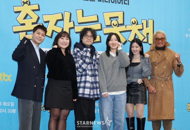 전현무, 이수지, 권예솔PD, 홍상훈CO, 이세희, 추성훈이 12일 오후 서울 마포구 상암동 스탠포드호텔에서 진행된 JTBC 예능 '혼자는 못 해' 제작발표회에 참석해 포즈를 취하고 있다. /2026.01.12 /사진=이동훈 photoguy@