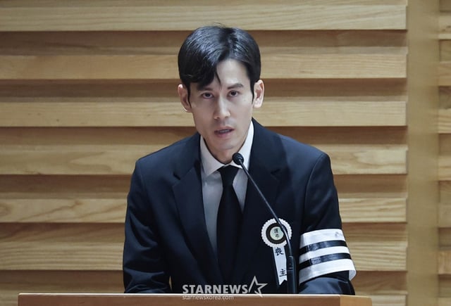 고 안성기 영결식이 지난 9일 오전 서울 중구 명동성당에서 열렸다. 고인의 아들 안다빈씨가 인사말을 하고 있다. /사진=김휘선