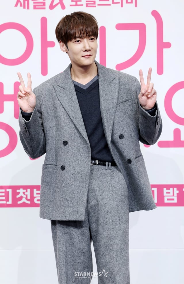 배우 최진혁이 13일 서울 구로구 더링크호텔에서 진행된 채널A 토일드라마 '아기가 생겼어요' 제작발표회에 참석해 포즈를 취하고 있다. /2026.01.13 /사진=김휘선 hwijpg@