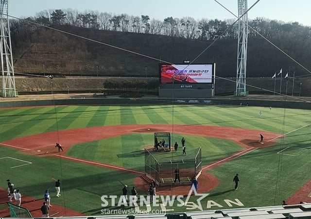 트라이아웃 2일차가 진행되고 있는 울산문수야구장 전경. /사진=박수진 기자