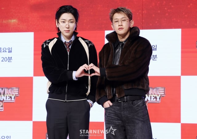 가수 지코, 크러쉬가 15일 서울 강남구 엘리에나호텔에서 진행된 Mnet 예능 '쇼미더머니 12' 제작발표회에 참석해 포즈를 취하고 있다. /2026.01.15 /사진=김휘선 hwijpg@