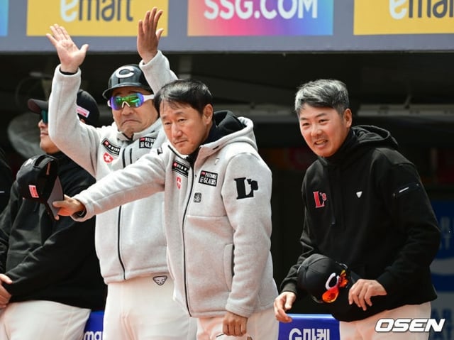 SSG 랜더스 시절 함께했던 김원형(오른쪽) 감독과 조원우 코치, 고(故) 김민재(왼쪽) 코치.