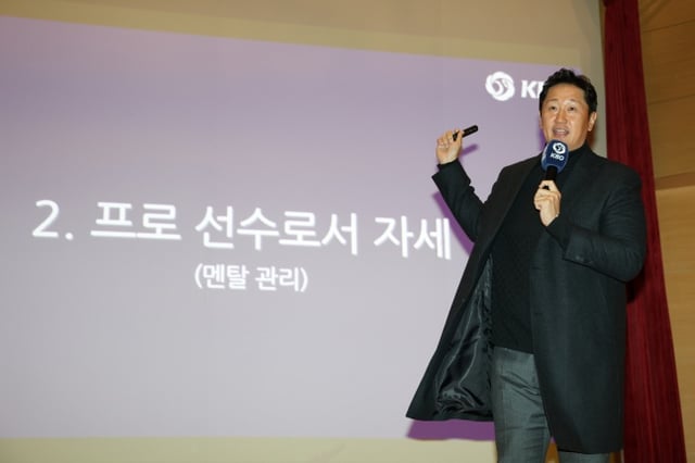 이대호가 14일 대전 컨벤션센터에서 열린 2026 KBO 신인 오리엔테이션에서 후배들에게 조언을 남겼다. /사진=KBO 제공