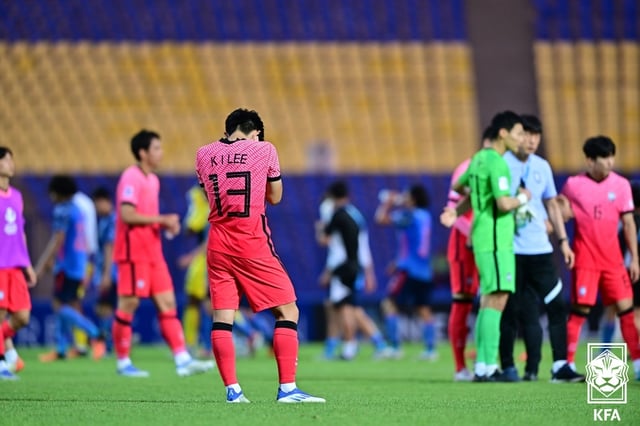 지난 2022 AFC U-23 아시안컵 8강에서 일본에 0-3으로 져 탈락한 뒤 아쉬워하고 있는 이강인 등 대표팀 선수들. /사진=대한축구협회 제공