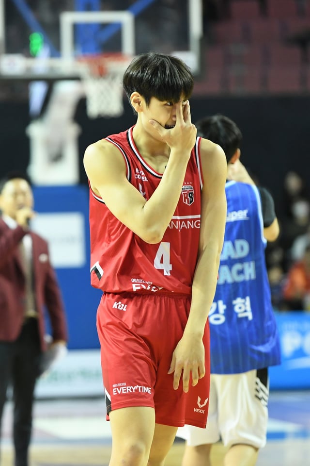 1대1 콘테스트에서 득점 후 세리머니하는 박정웅. /사진=KBL 제공