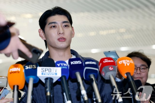 메이저리그(MLB) 샌프란시스코 자이언츠에서 뛰는 이정후가 21일 오후 인천국제공항 2터미널에서 출국 전 인터뷰를 하고 있다. /사진=뉴스1