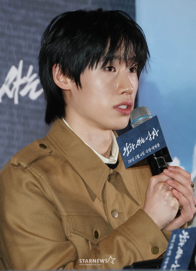 배우 김민이 21일 오후 서울 강남구 메가박스 코엑스에서 진행된 영화 '왕과 사는 남자' 언론배급시사회 및 기자간담회에 참석해 질문에 답하고 있다.  1457년 청령포, 마을의 부흥을 위해 유배지를 자처한 촌장과 왕위에서 쫓겨나 유배된 어린 선왕의 이야기 '왕과 사는 남자'는 내달 4일 개봉한다. /2026.01.21 /사진=이동훈 photoguy@