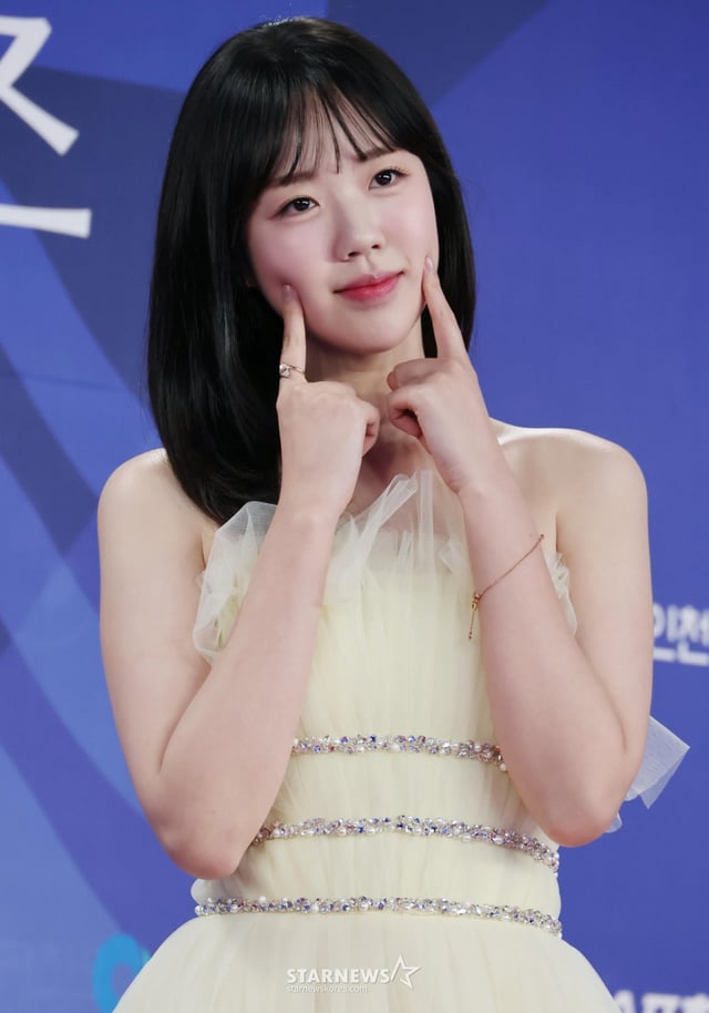 배우 지예은이 18일 오후 인천광역시 중구 파라다이스시티 크로마에서 진행된 제4회 청룡시리즈어워즈 레드카펫 & 포토월 행사에 참석해 포즈를 취하고 있다. /2025.07.18 /사진=이동훈 photoguy@