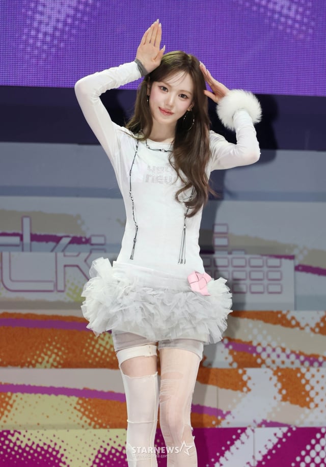 걸그룹 키키(KiiiKiii) 수이가 26일 오후 서울 광진구 예스24라이브홀에서 진행된 미니 2집 '델룰루 팩'(Delulu Pack) 발매기념 쇼케이스에서 포즈를 취하고 있다.  이번 앨범에는 타이틀곡 '404'(New Era)를 비롯해 'Delulu'(델룰루), 'UNDERDOGS'(언더독스), '멍냥', 'Dizzy'(디지), 'To Me From Me'(투 미 프롬 미)등 총 6곡이 수록된다. /2026.01.26 /사진=이동훈 photoguy@