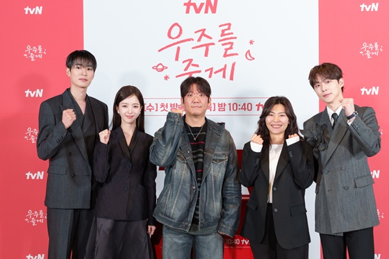 박서함(왼쪽부터), 노정의, 이현석 감독, 정여진 감독, 배인혁/사진=tvN