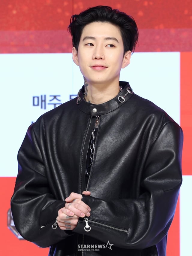 [서울=뉴시스] 조성우 기자 = 가수 박재범이 15일 오전 서울 강남구 엘리에나 호텔에서 열린 Mnet '쇼미더머니 12' 제작발표회에서 포즈를 취하고 있다. 2026.01.15. xconfind@newsis.com /사진=조성우
