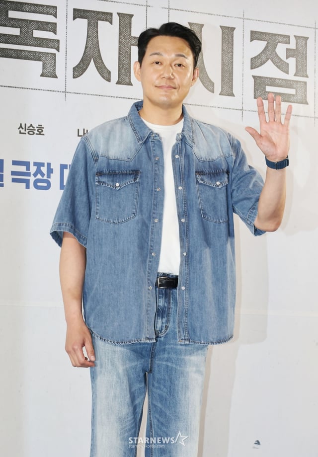 배우 박성웅이 21일 오후 서울 롯데시네마 롯데월드점에서 진행된 영화 '전지적 독자 시점(감독 김병우) VIP 시사회 포토월 행사에 참석해 포즈를 취하고 있다. /2025.0721 /사진=이동훈 photoguy@