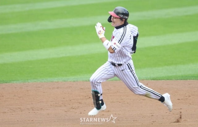 LG Shin Min-jae is running toward third base. Not related to the content of the article. /Photo = Kim Jin-kyung on standby