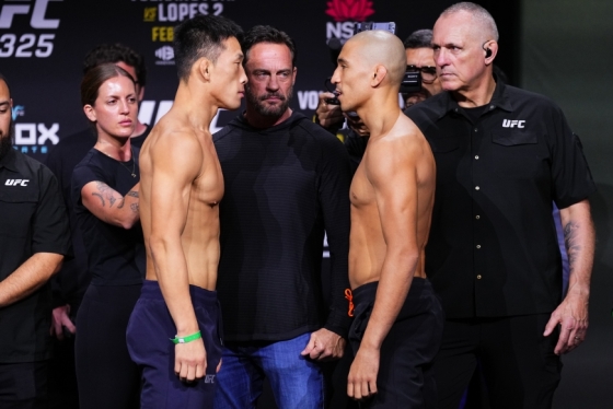 金サンウク(左)とドムマルファンのフェイスオフ。 /写真=UFC提供
