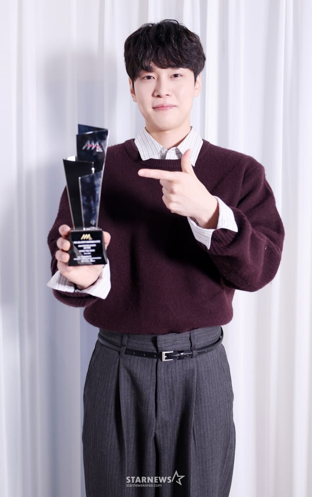 'AAA 2025' 이모티브상 수상자 배우 강유석 /사진=김휘선 기자 hwijpg@