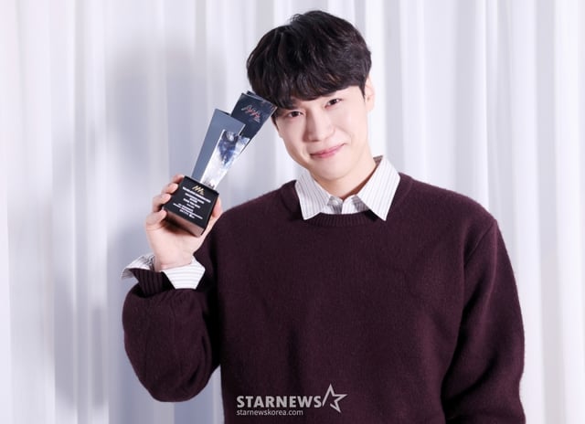 'AAA 2025' 이모티브상 수상자 배우 강유석 /사진=김휘선 기자 hwijpg@