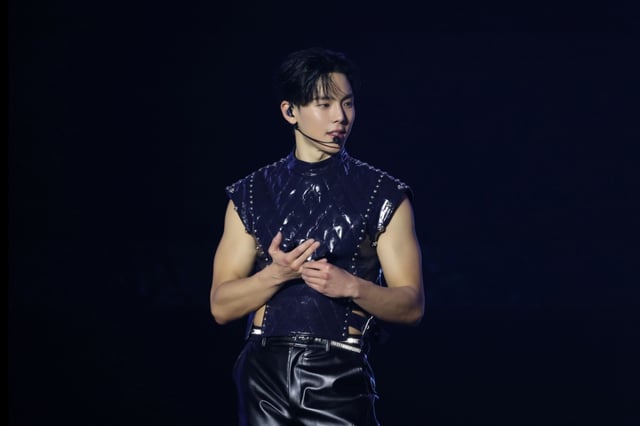 涙の公開剃髪式..MONSTA X、また残念な軍白期突入 [スター現場総合