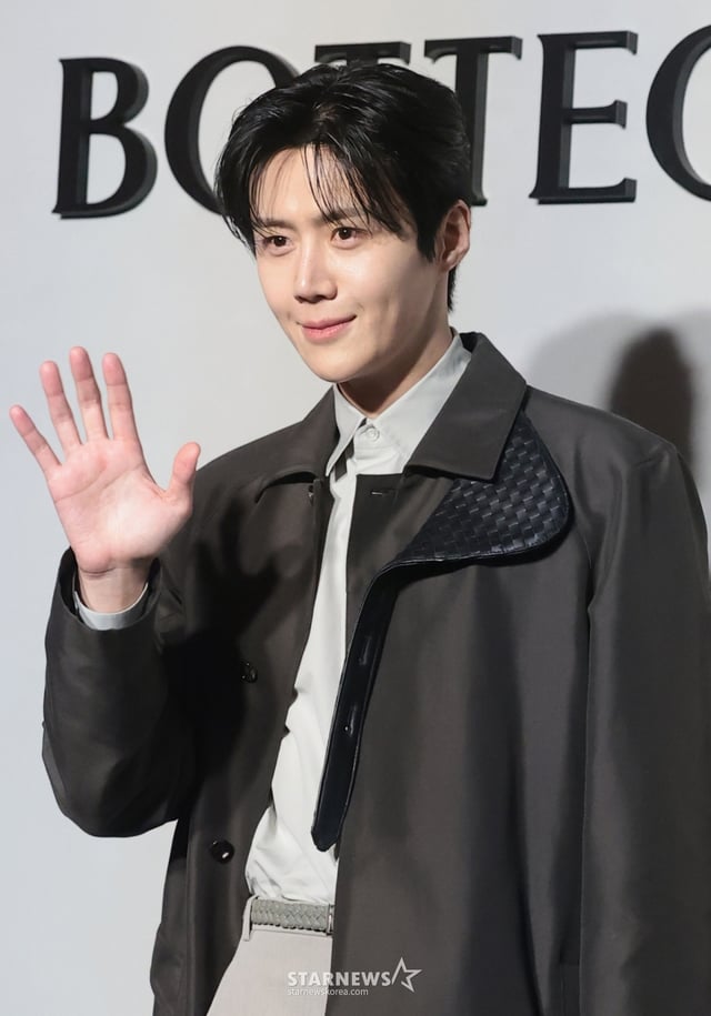 (서울=뉴스1) 권현진 기자 = 배우 김선호가 28일 서울 성동구 에스팩토리에서 열린 보테가 베네타 2026 여름 프라이빗 뷰 포토콜‘에 참석해 포즈를 취하고 있다. 2026.1.28/뉴스1  Copyright © 뉴스1. All rights reserved. 무단 전재 및 재배포,  AI학습 이용 금지. /사진=(서울=뉴스1) 권현진 기자
