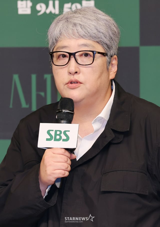 변영주 감독이 4일 오전 서울 양천구 SBS 목동사옥에서 진행된 SBS 금토드라마 '사마귀: 살인자의 외출' 제작발표회에 참석해 인사말을 하고 있다. /2025.09.04 /사진=이동훈 photoguy@