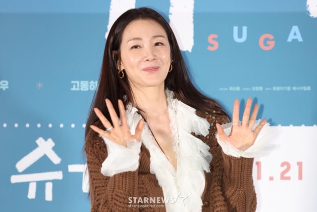 [서울=뉴시스] 조성우 기자 = 배우 최지우가 15일 오후 서울 광진구 롯데시네마 건대입구에서 열린 영화 '슈가(감독 최시춘)' 언론시사회 및 기자간담회에서 포즈를 취하고 있다. 2026.01.15. xconfind@newsis.com /사진=조성우