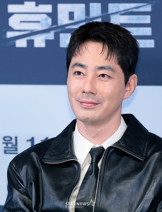 (ソウル=ニュース1)クォン·ヒョンジン記者=俳優チョ·インソンが4日午後、ソウル龍山区CGV龍山アイパークモールで開かれた映画「ヒューミント」言論配給試写会および記者懇談会に参加し微笑を浮かべている。 「ヒューミント」は秘密も真実も冷たい氷の海に水葬されるウラジオストクで互いに異なる目的を持つ人々が激突する話を描いた。 2026.2.4/ニュース1 Copyright © ニュース1. All rights reserved。無断転載及び再配布、AI学習利用禁止。 /写真=(ソウル=ニュース1)クォン·ヒョンジン記者