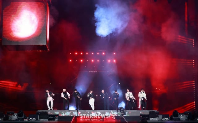 그룹 에이티즈(ATEEZ) 홍중, 성화, 윤호, 여상 산, 민기, 우영, 종호가 6일 가오슝 내셔널 스타디움에서 진행된 스타뉴스 주최 '10주년 아시아 아티스트 어워즈 2025(10th Anniversary Asia Artist Awards 2025, '10주년 AAA 2025')에서 멋진 무대를 선고이고 있다. /2025.12.06 /사진=임성균 tjdrbs23@