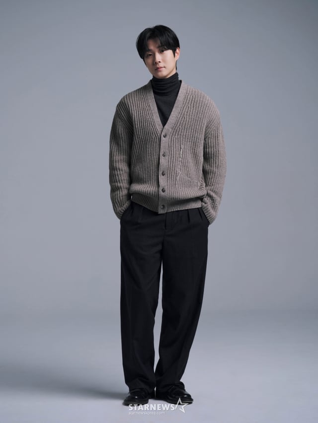 영화 '넘버원'의 주연배우 최우식이 3일 진행된 라운드 인터뷰를 위해 포즈를 취하고 있다. /사진제공=바이포엠스튜디오 2026.02.03 /사진=이동훈 photoguy@