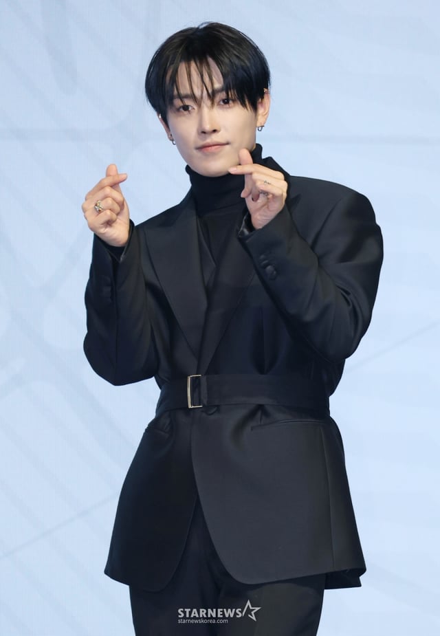 그룹 에이티즈(ATEEZ) 홍중이 5일 오후 서울 여의도 페어몬트 앰배서더 호텔에서 진행된 미니 13집 '골든 아워 : 파트 4'(GOLDEN HOUR : Part.4) 발매기념 기자간담회에 앞서 포즈를 취하고 있다. /2026.02.05 /사진=이동훈 photoguy@