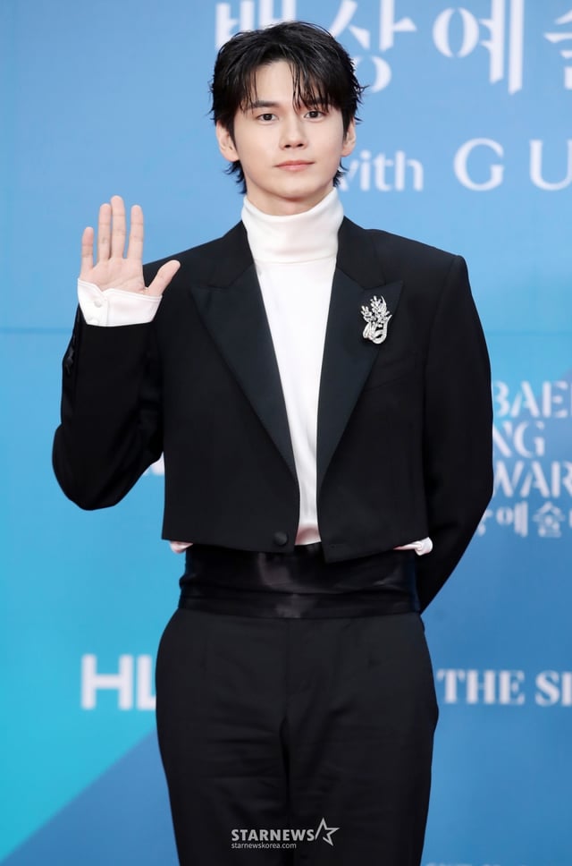 배우 옹성우가 5일 오후 서울 강남구 코엑스에서 열린 제61회 백상예술대상 시상식에 참석해 포즈를 취하고 있다./2025.05.05 /사진=김휘선 hwijpg@