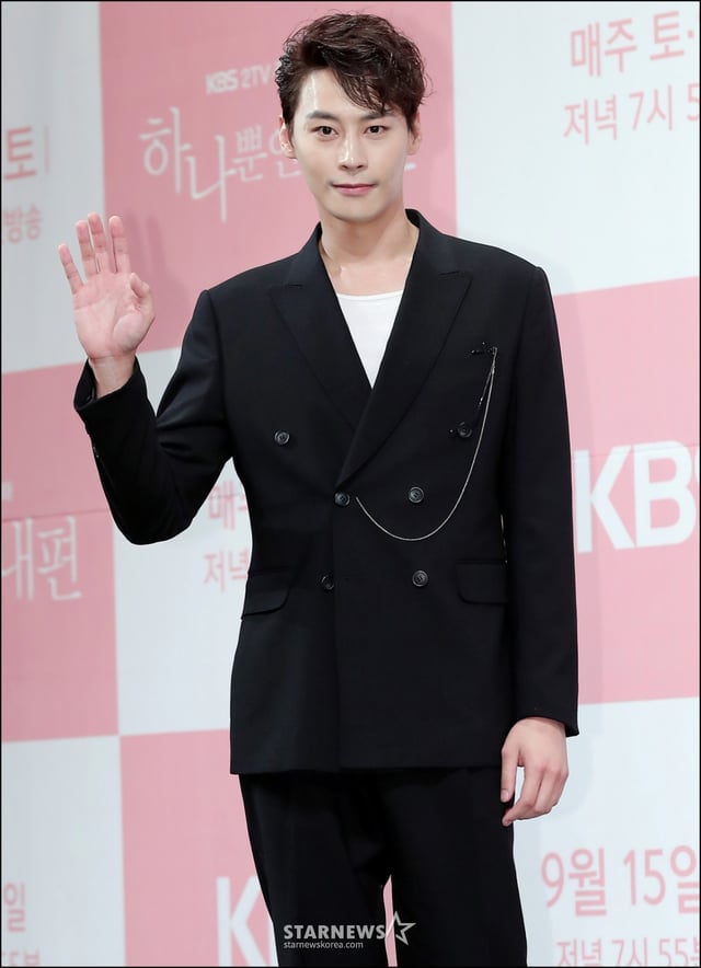 배우 정은우가 12일 오후 서울 강남구 논현동 임피리얼팰리스 호텔에서 열린 KBS2 주말드라마 '하나뿐인 내편' 제작발표회에 참석해 포즈를 취하고 있다.2018.09.12