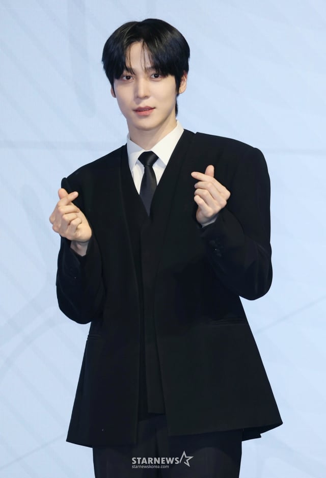 그룹 에이티즈(ATEEZ) 윤호가 5일 오후 서울 여의도 페어몬트 앰배서더 호텔에서 진행된 미니 13집 '골든 아워 : 파트 4'(GOLDEN HOUR : Part.4) 발매기념 기자간담회에 앞서 포즈를 취하고 있다. /2026.02.05 /사진=이동훈 photoguy@