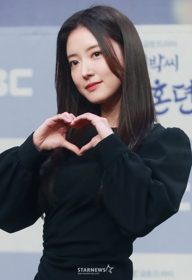 배우 이세영이 22일 오후 서울 마포구 상암동 MBC에서 진행된 금토드라마 '열녀박씨 계약결혼뎐' 제작발표회에 참석해 포즈를 취하고 있다. /2023.11.22 /사진=이동훈