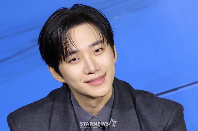 (서울=뉴스1) 권현진 기자 = 배우 이준호가 22일 서울 강남구 웨스틴 서울 파르나스에서 열린 넷플릭스 시리즈 '캐셔로' 제작발표회에 참석해 미소를 짓고 있다. '캐셔로'는 결혼자금, 집값에 허덕이는 월급쟁이 '상웅'이 손에 쥔 돈만큼 힘이 강해지는 능력을 얻게 되며, 생활비와 초능력 사이에서 흔들리는 생활밀착형 내돈내힘 히어로물이다. 2025.12.22/뉴스1 Copyright © 뉴스1. All rights reserved. 무단 전재 및 재배포, AI학습 이용 금지. /사진=(서울=뉴스1) 권현진 기자