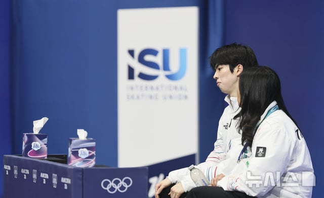 차준환이 지난 10일(현지시간) 이탈리아 밀라노 아이스스케이팅 아레나에서 열린 2026 밀라노·코르티나 담페초 동계올림픽 남자 싱글 쇼트프로그램에서 연기를 마치고 점수를 기다리고 있다. /사진=뉴시스