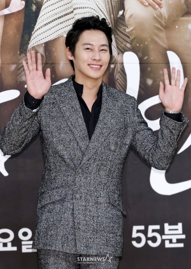 $ 배우 정은우가 14일 오후 서울 양천구 목동 SBS사옥에서 열린 주말드라마 '내 마음 반짝반짝' 제작발표회에서 포즈를 취하고 있다.2015.01.14/사진=김창현 기자 chmt@