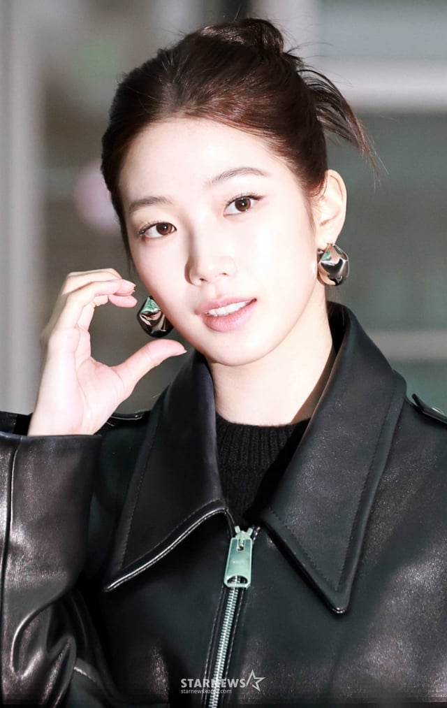 그룹 르세라핌(LE SSERAFIM) 카즈하가 뉴욕 패션위크 일정 차 13일 오전 인천국제공항을 통해 출국하고 있다. 2026.02.13 /사진=임성균 tjdrbs23@