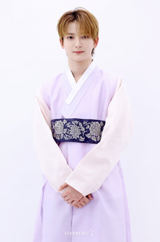 그룹 아크 한복 인터뷰 /사진=김휘선 기자 hwijpg@