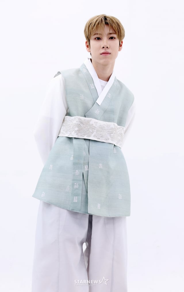 그룹 아크 한복 인터뷰 /사진=김휘선 기자 hwijpg@
