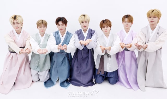 그룹 아크 한복 인터뷰 /사진=김휘선 기자 hwijpg@