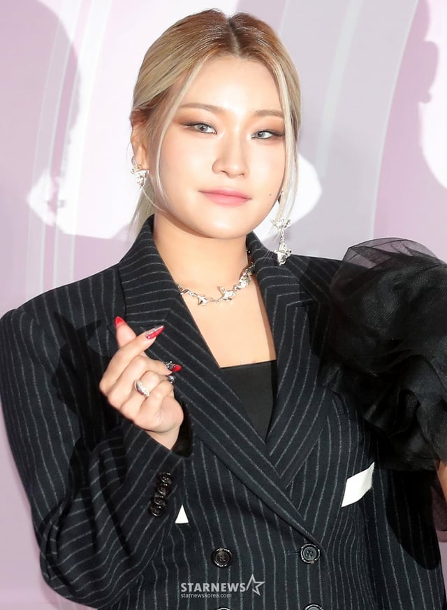 '골 때리는 그녀들' 손승연이 17일 오후 서울 마포구 상암동 SBS프리즘타워에서 진행된 '2022 SBS 연예대상'에 참석해 포즈를 취하고 있다. 2022.12.17