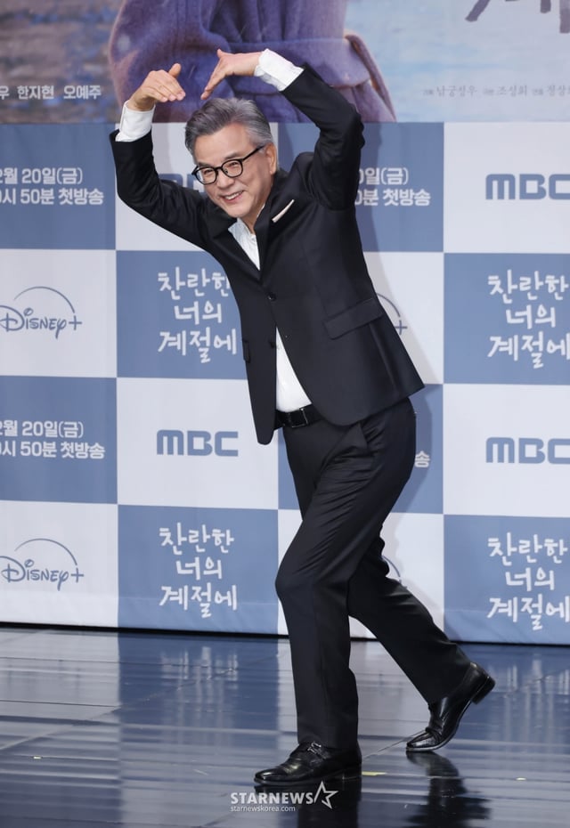 배우 강석우가 19일 오후 서울 마포구 상암동 MBC에서 진행된 금토드라마 '찬란한 너의 계절에' 제작발표회에 참석해 포즈를 취하고 있다. /2026.02.19 /사진=이동훈 photoguy@