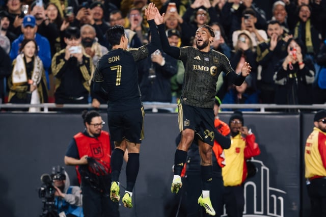 Son Heung-min (left) and Dennis Buanga are making high fives during the first round of the U.S. Major League Soccer (MLS) at 11:30 a.m. on the 22nd (Korea time) at the LA Memorial Coliseum in LA, California. /Photo = Los Angeles FC Official Social Network Service (SNS)