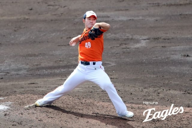 Yoon San-heum is pitching in the fourth inning. /Photo = Courtesy of Hanwha Eagles