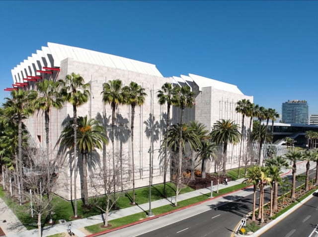  LACMA BCAMビルの全景/写真提供=Photo©Museum Associates/LACMA;Gary Leonard